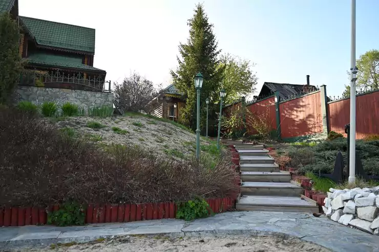 Professionally installed stone retaining wall in a landscaped residential backyard